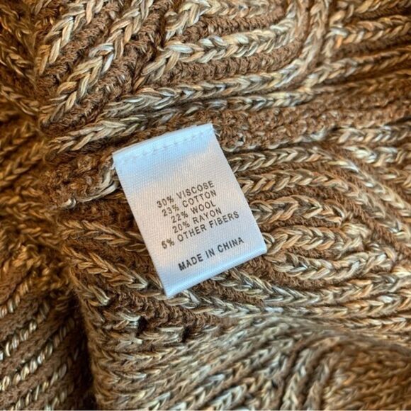 St.John Yellow Tag Wool Blend Scalloped Hemline V Neck Pullover Sweater - Picture 5 of 9